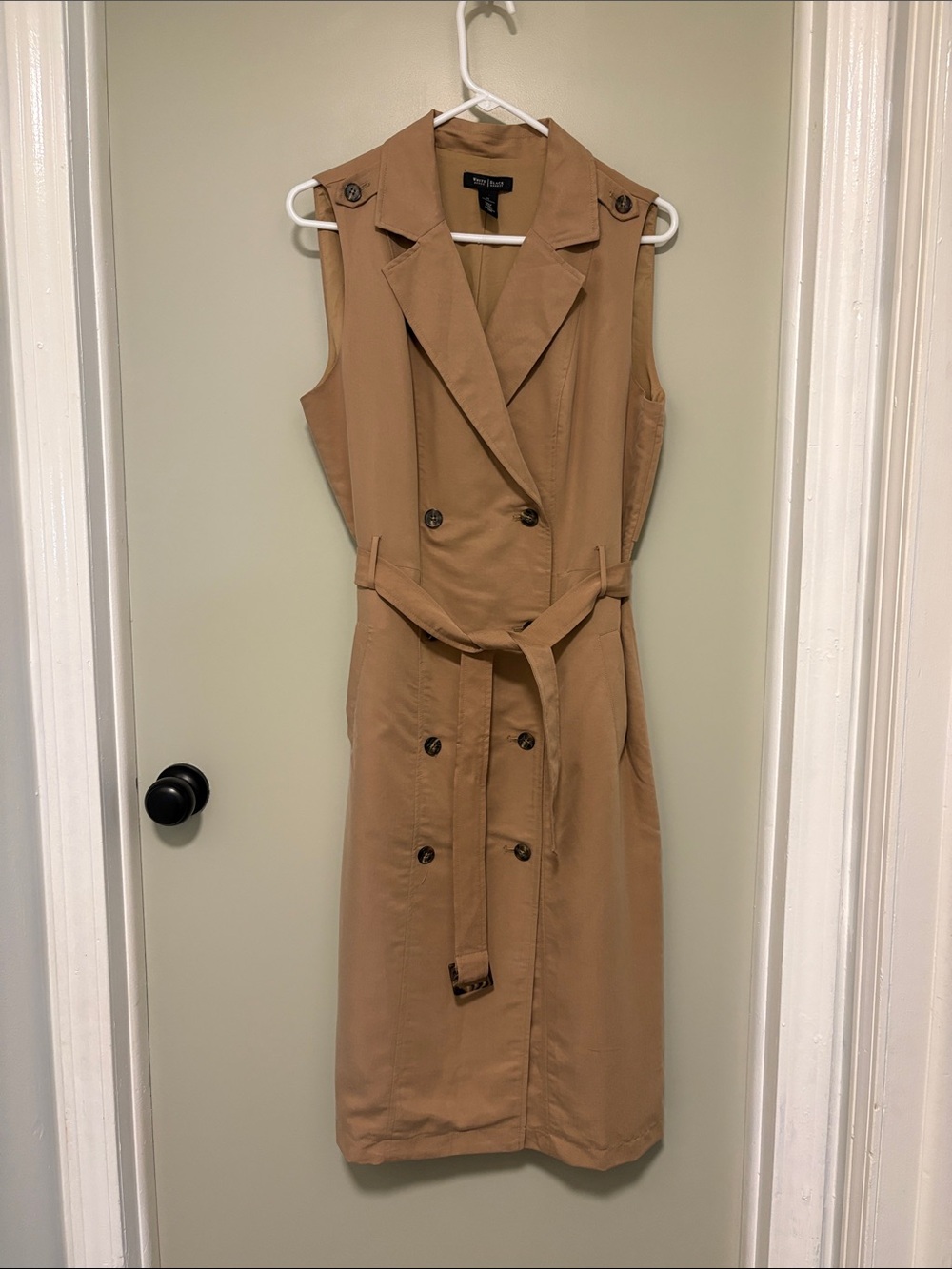 White House Black Market trench style sleeveless dress with pockets. Size 14